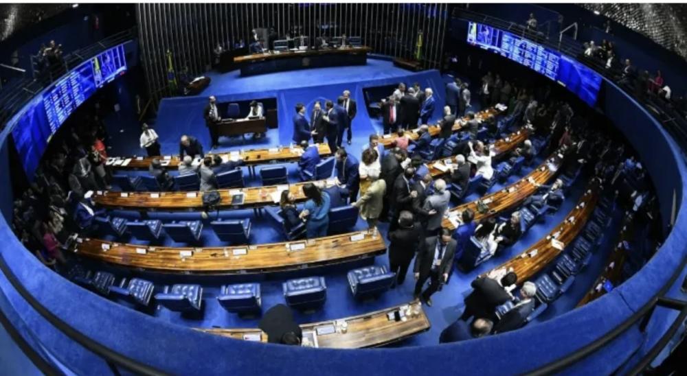 Senado aprova isenção de IR para quem ganha até dois salários mínimos