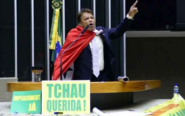 Ex-deputado federal é preso ao desembarcar em aeroporto