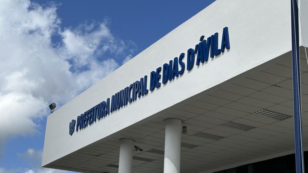 Prefeitura de Dias d'Ávila esclarece reajuste de R$ 0,46 para professores após aprovação na Câmara Municipal