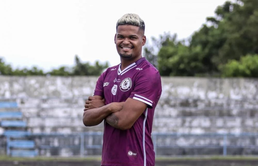 Jacuipense anuncia contratação de lateral-direito ex-Barcelona