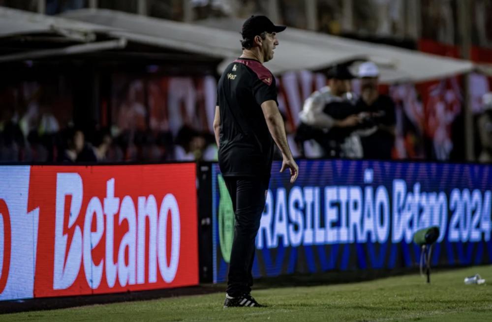 Condé avalia empate no Ba-Vi: "Cinco minutos de desatenção"