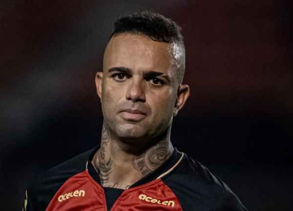 Ex-jogador detona saída de Luan do Vitória: "Jogando carreira no lixo"