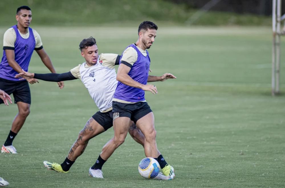 Vitória se reapresenta e inicia treinos para enfrentar o Cruzeiro