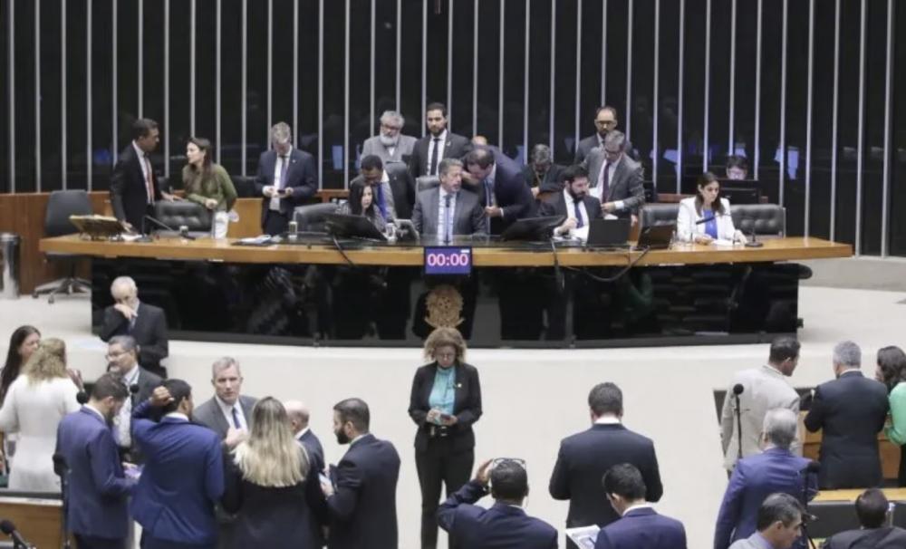 Câmara aprova lei que criminaliza cambismo digital