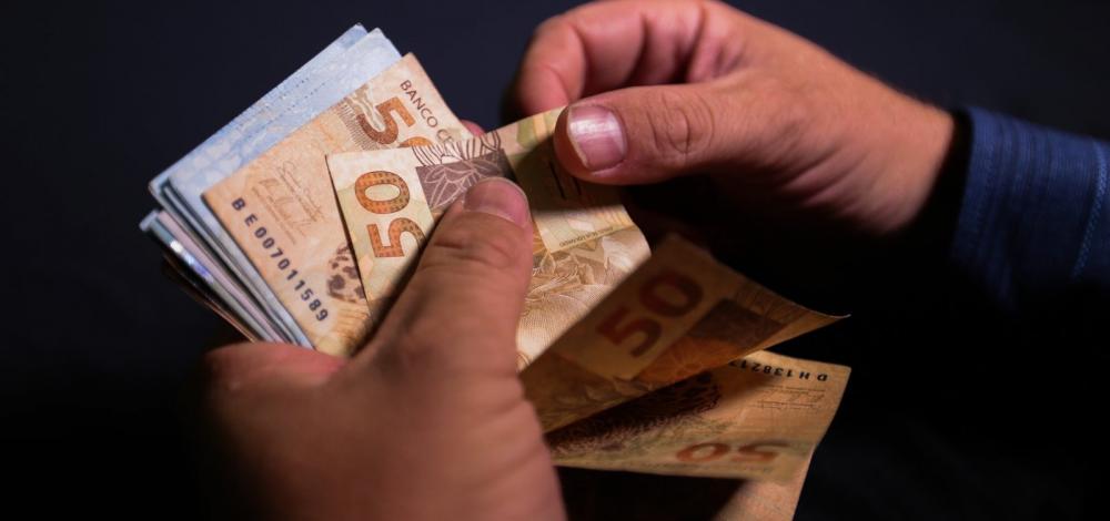 Famílias de baixa renda terão direito a cashback de 50% em contas de luz, água e gás