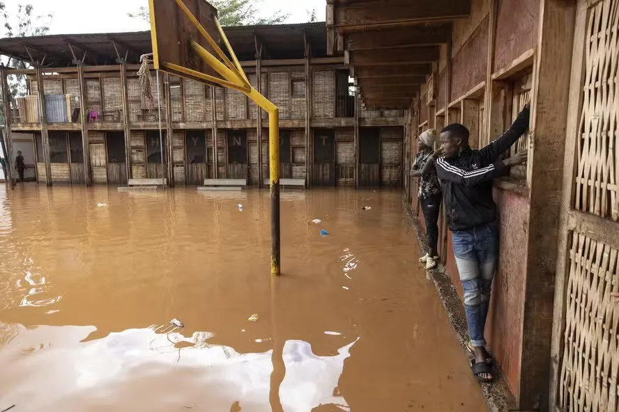 Rompimento de barragem deixa mais de 40 mortos 
