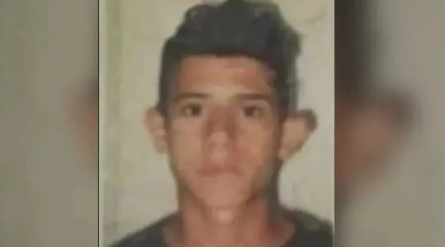 Jovem é executado dentro de depósito