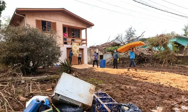 Sobe para 10 o número de mortes após temporais no RS; 21 pessoas estão desaparecidas
