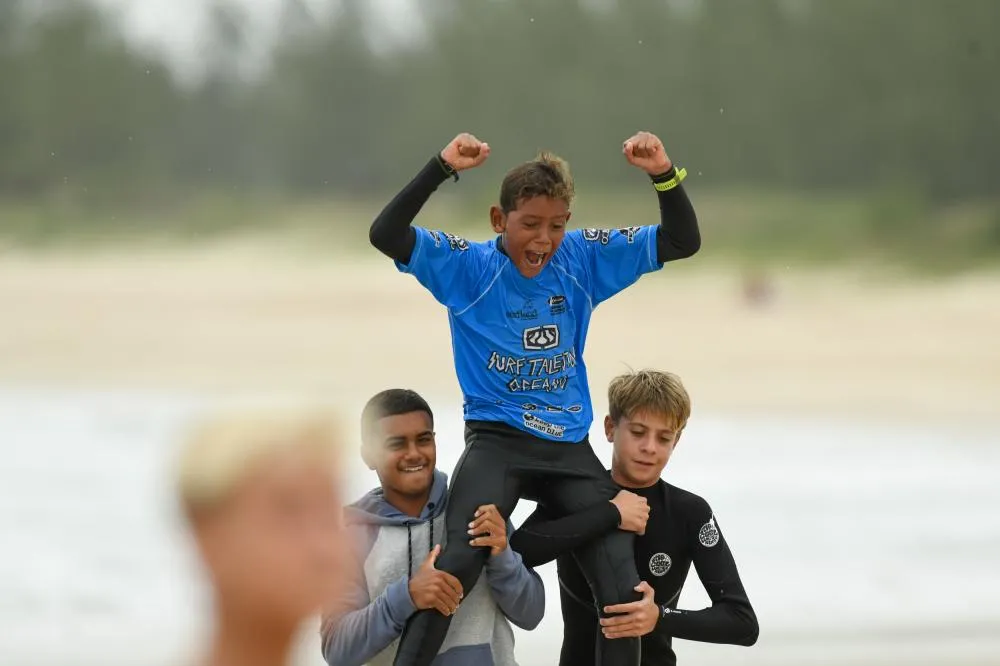 Davi Lucca, de apenas 9 anos, brilha e conquista o título do Surf Talento em Garopaba