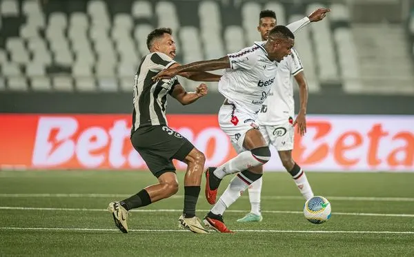 Vitória perde para o Botafogo e sai em desvantagem na Copa do Brasil