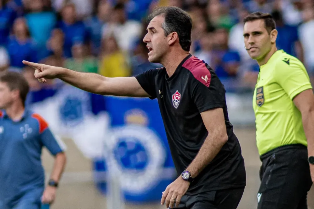 Léo Condé responde sobre sondagem do Vasco; confira