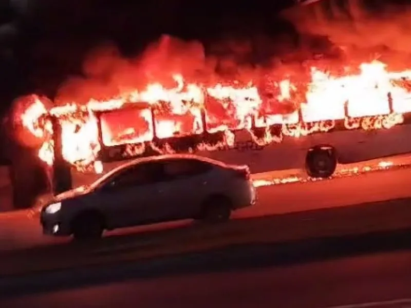 Mortes em ação policial causam protesto com ônibus incendiados em Salvador