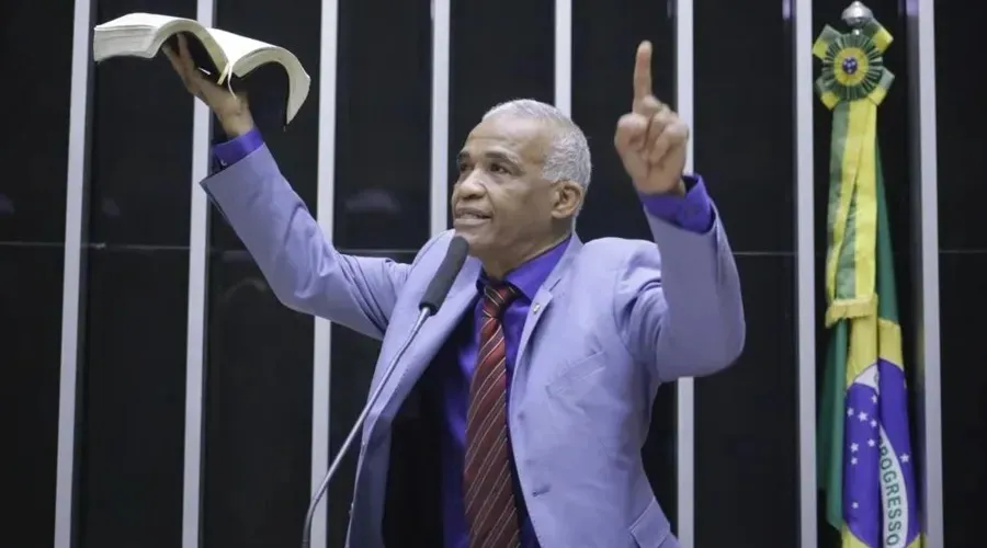Isidório revela não almejar cargos maiores: "Sou pequenininho"