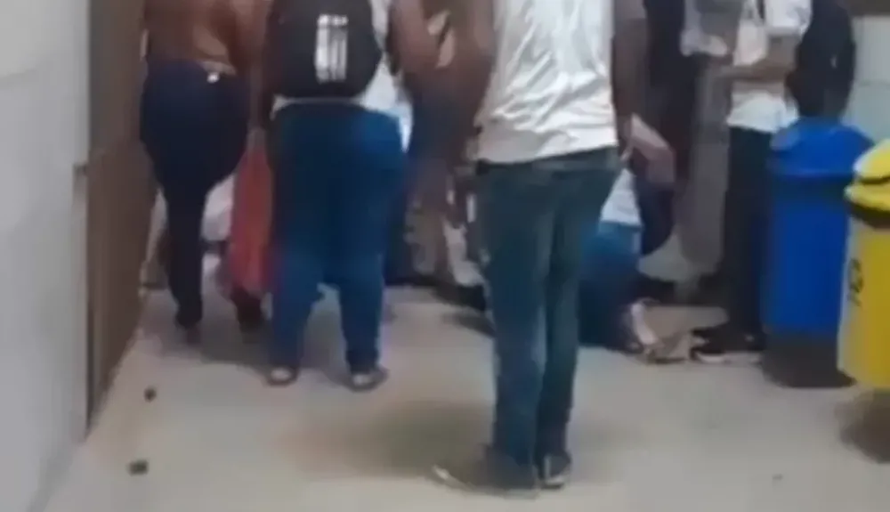 Aluna é esfaqueada dentro de escola em Dias d'Ávila