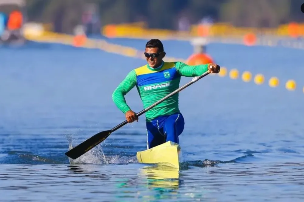 Isaquias Queiroz vence com facilidade prova na Copa do Mundo de Canoagem Velocidade