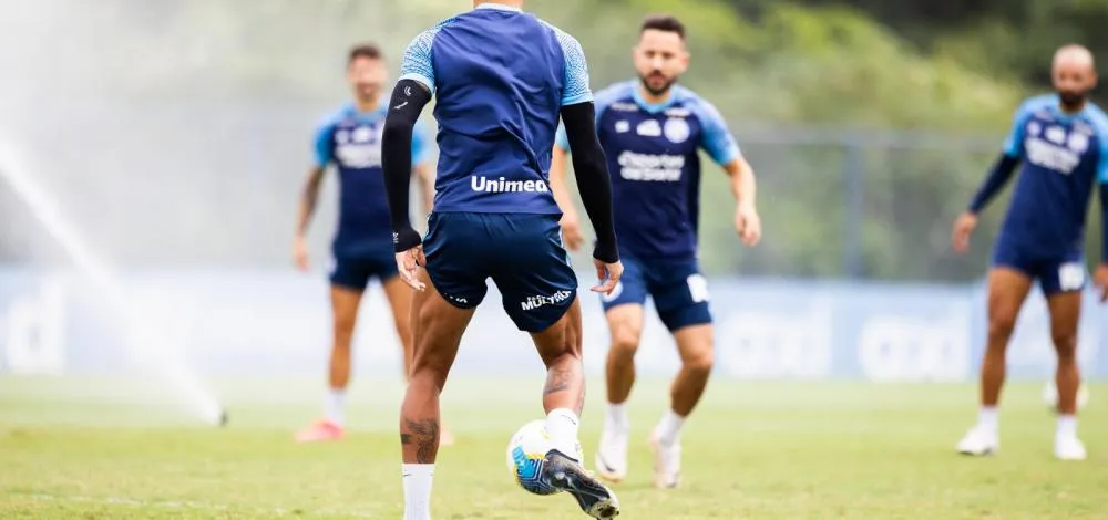 De olho na liderança do Brasileirão, Bahia encara o Bragantino neste domingo