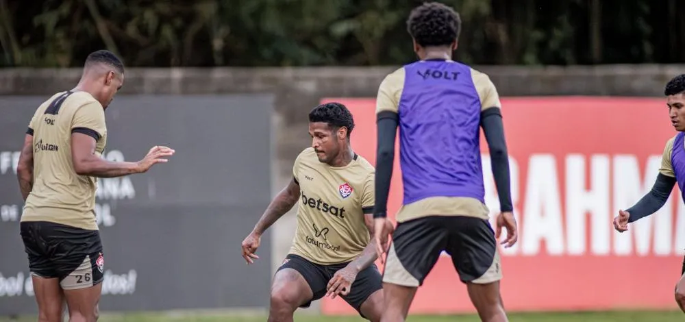 Vitória enfrenta o Vasco neste domingo em confronto direto na luta contra o Z-4