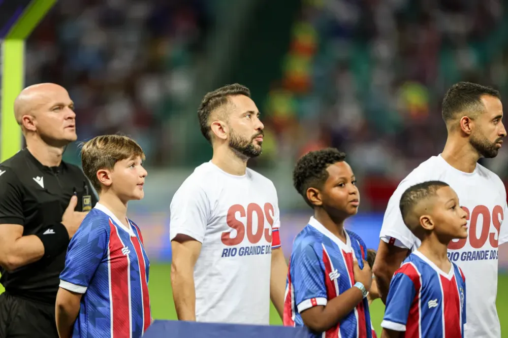 Em meio a festa de triunfo, Everton Ribeiro incentiva doações ao RS