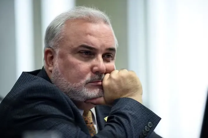 Lula demite presidente da Petrobras, que atribui saída a Rui Costa e a Alexandre Silveira