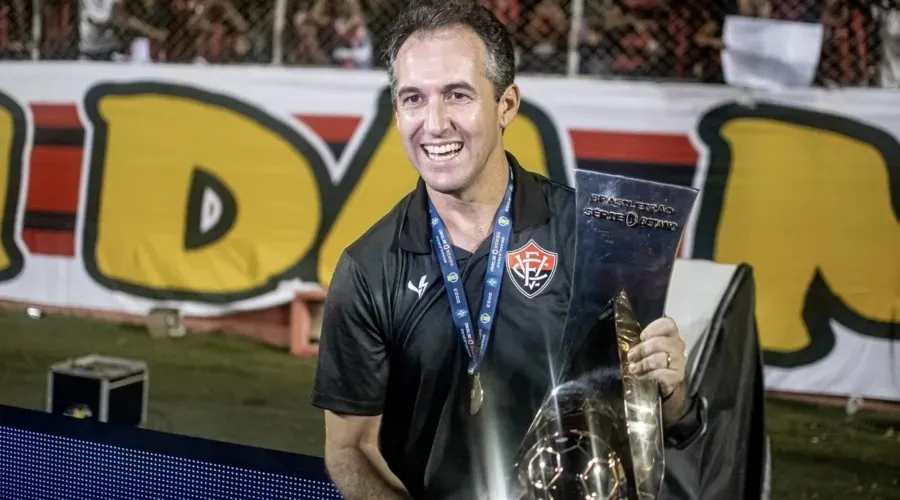 Léo Condé se manifesta após deixar o Vitória; confira