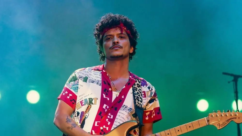 Bruno Mars anuncia turnê histórica pelo Brasil em 2024