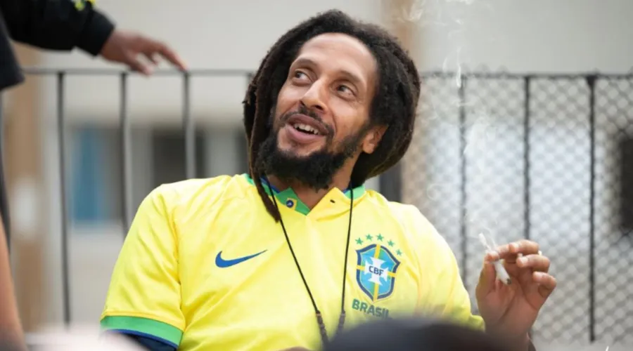 Em Salvador, filho de Bob Marley chama atenção por atitude inusitada