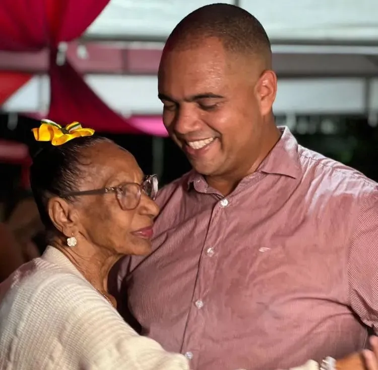 Tiago de Zezo homenageia Seresteiras com moção de aplausos nesta segunda