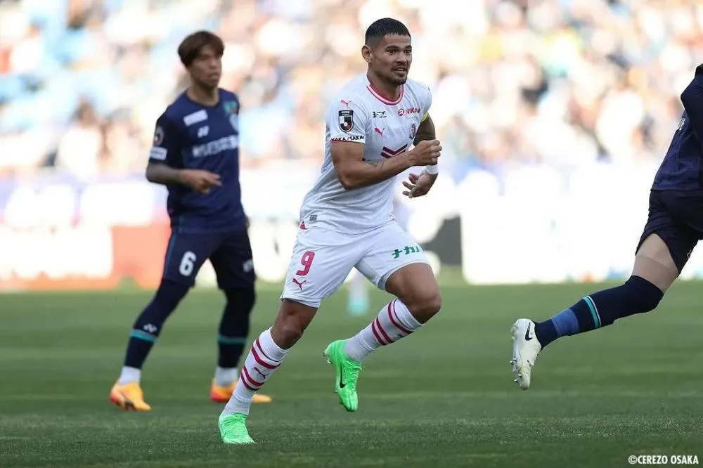 Ex-jogador do Vitória é artilheiro do Campeonato Japonês