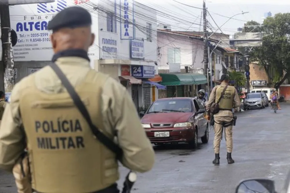 PMs presos vendiam 10 mil munições e 20 armas por mês para o tráfico na Bahia