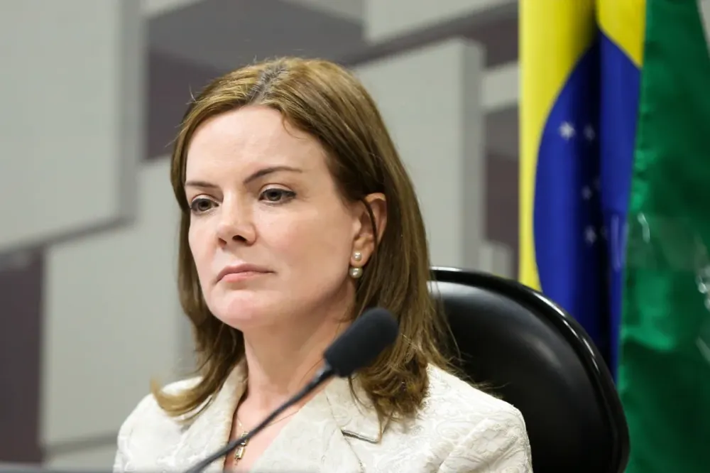 Gleisi Hoffmann defende imagem de Janja nas redes