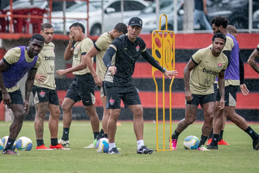 Sob novo comando, Vitória quer retomar confiança diante do Botafogo
