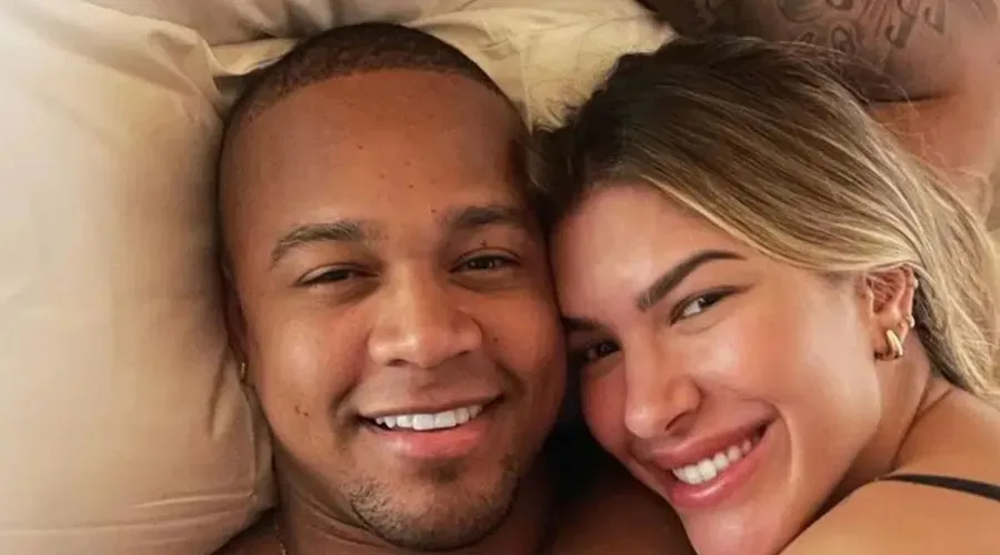 Mansão de Léo Santana, no Alphaville, é atingida por tiro