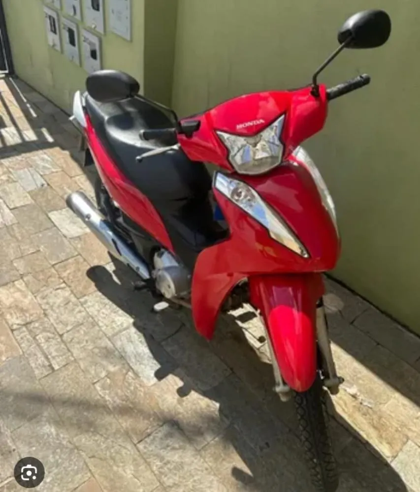 Homem tem moto roubada em Praia do Forte