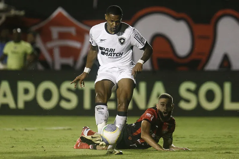 Defesa do Vitória sofre com ausência de Wagner Leonardo e Camutanga