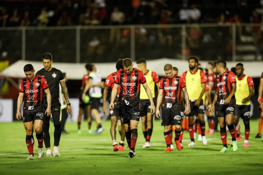 Na estreia de Carpini, Vitória perde e dá adeus à Copa do Brasil
