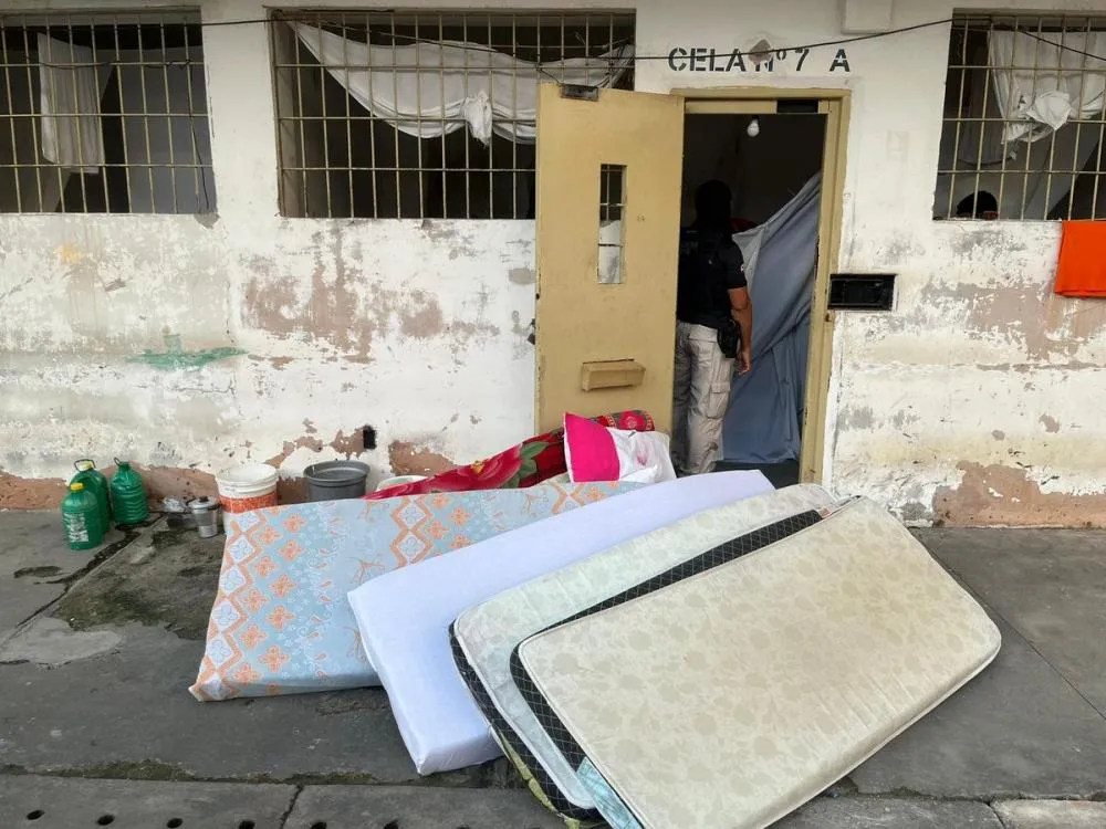 Detentos como alvo: polícia cumpriu 26 mandados contra líderes de facção em presídios baianos