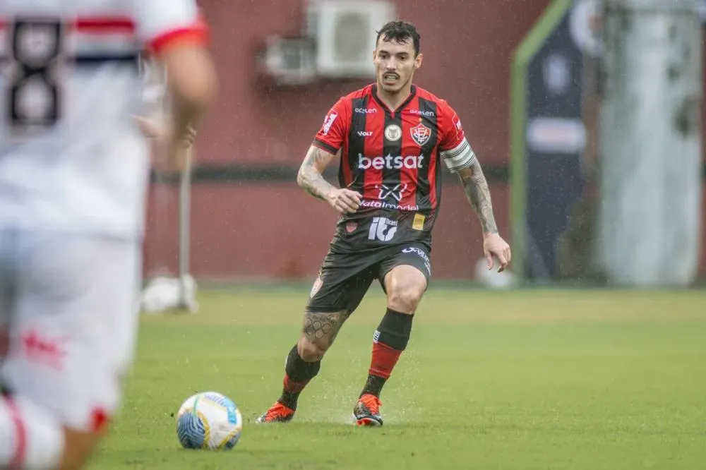 Zeca se despede do Vitória: "Eterna gratidão pela torcida e o clube"