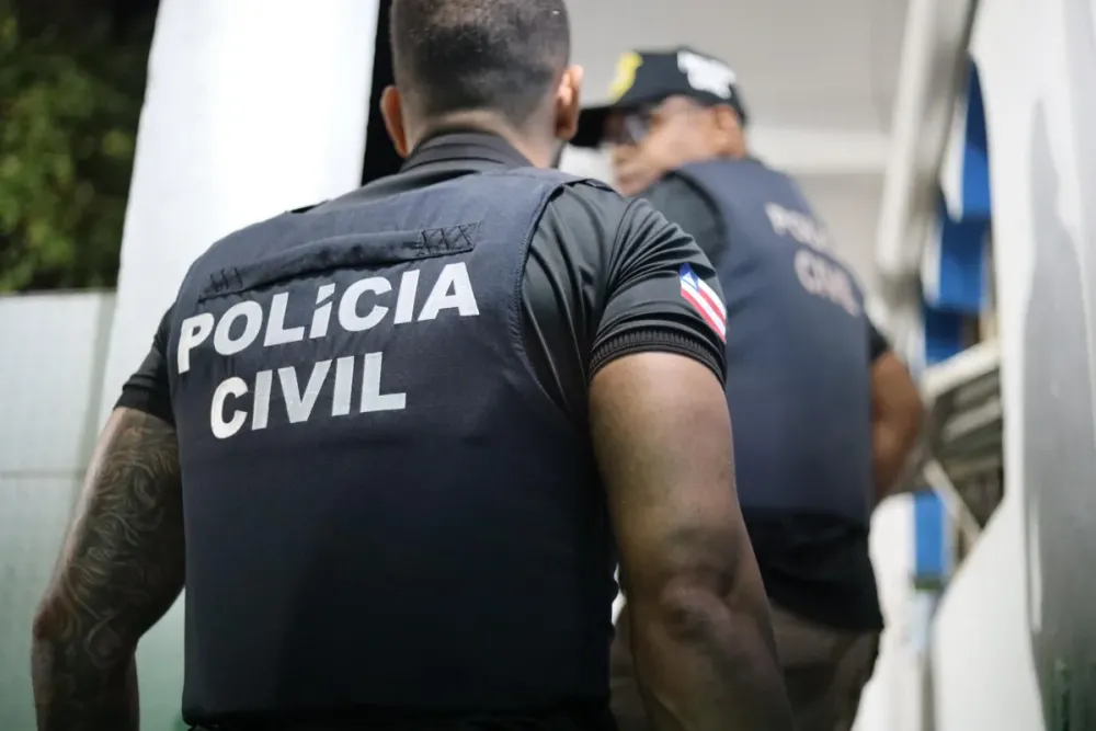 Mulher é presa após cobrar R$ 60 mil por vaga de emprego