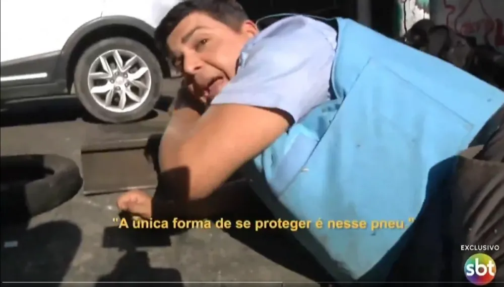Equipe do SBT fica presa no meio do fogo cruzado durante reportagem