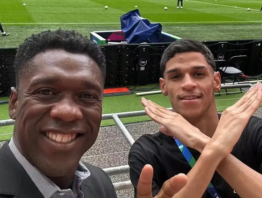Perfil da Champions League posta Luva de Pedreiro e escreve em português: ‘Receba’