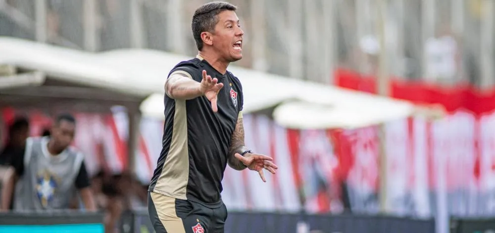 Após 4ª derrota na Série A, Carpini pede "mais alma" aos jogadores do Vitória