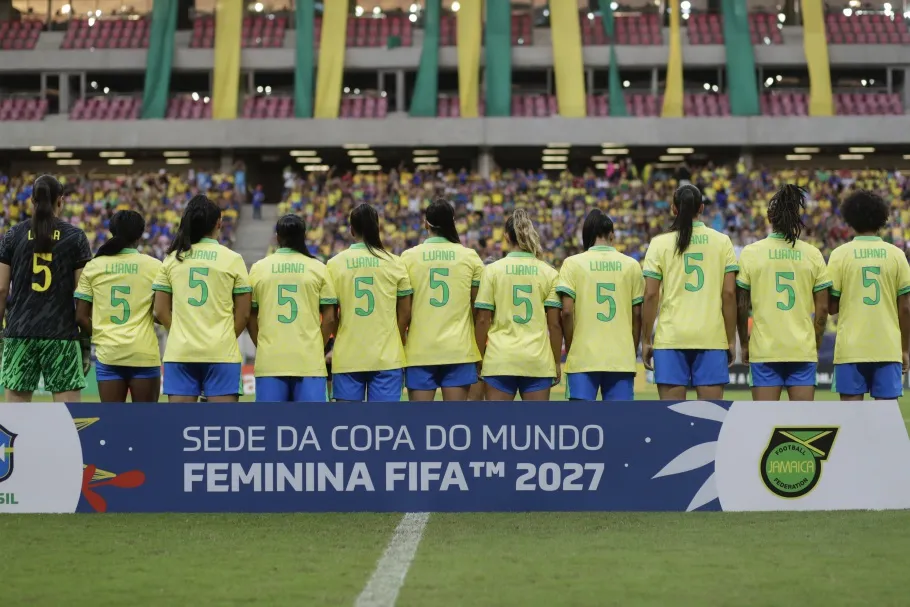 Seleção feminina presta homenagem a Luana Bertolucci