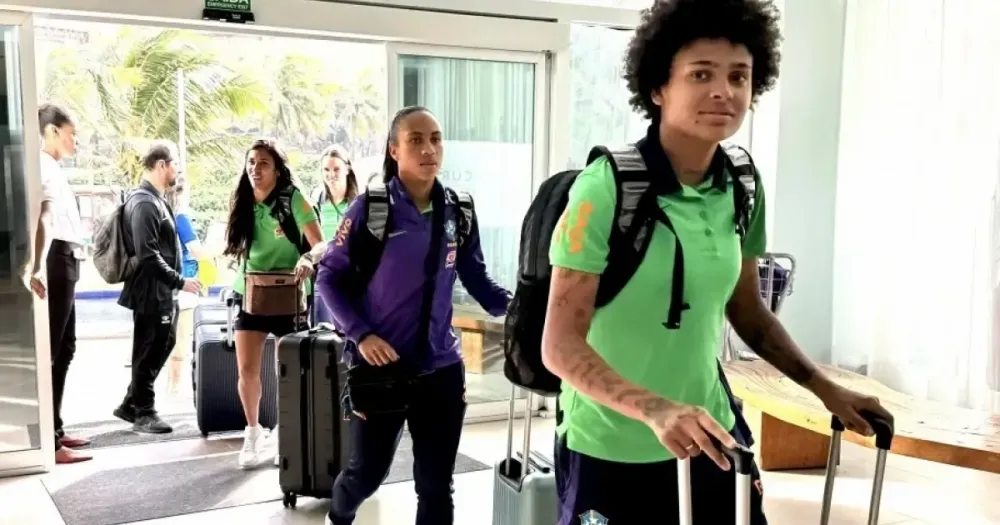 Seleção Brasileira chega em Salvador para amistoso contra a Jamaica