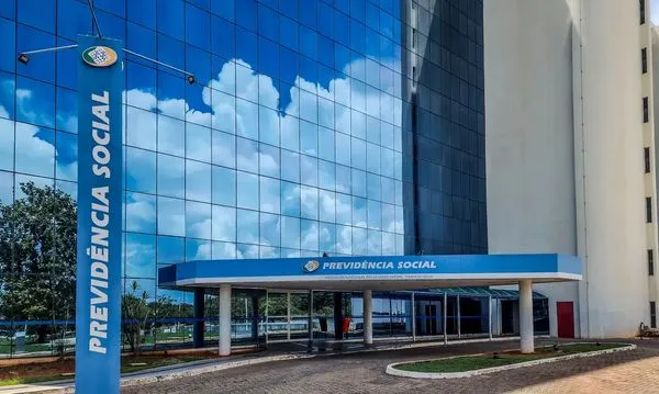 INSS paga segunda parcela do 13º a quem recebe acima do mínimo
