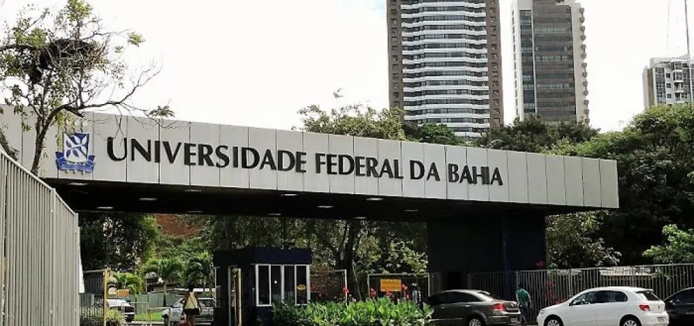 Universidades e institutos federais em greve realizam ato em defesa da educação nesta segunda