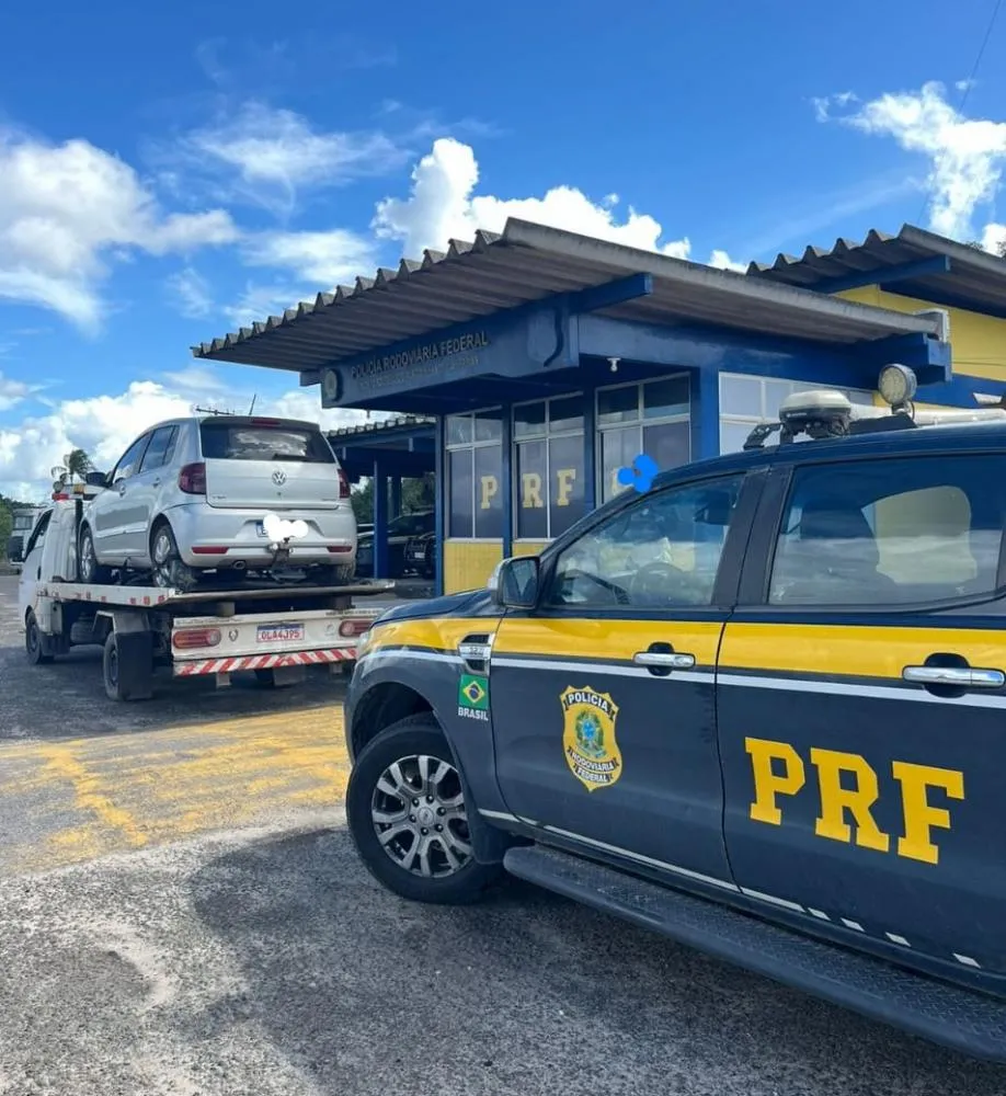 PRF recupera em Alagoinhas carro roubado em Lauro de Freitas