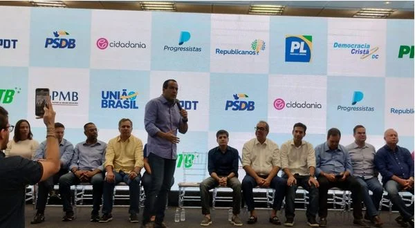 Bruno Reis confirma pré-candidatura à reeleição e anuncia chapa com Ana Paula