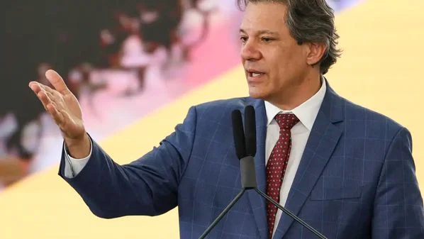 Haddad conversará com papa Francisco sobre taxação de super-ricos