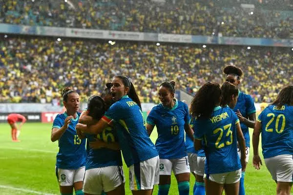 Pela primeira vez na Bahia, Brasil goleia Jamaica em último amistoso antes das Olimpíadas