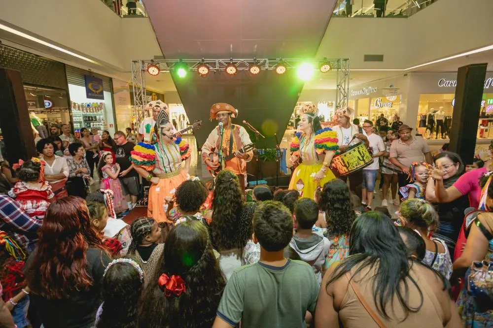 Arraiá do Pé de Lata anima público do Boulevard Camaçari neste domingo (9)